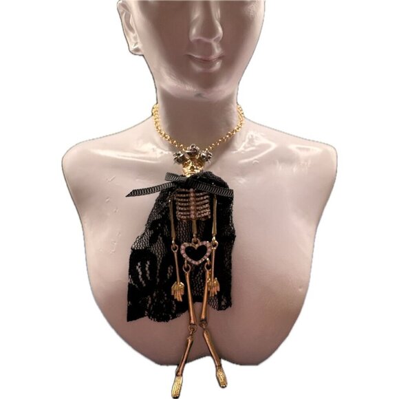 Betsey Johnson Gold Skeleton Lace Cloak Pave Heart Waist Pendant Necklace-30" - Picture 3 of 4